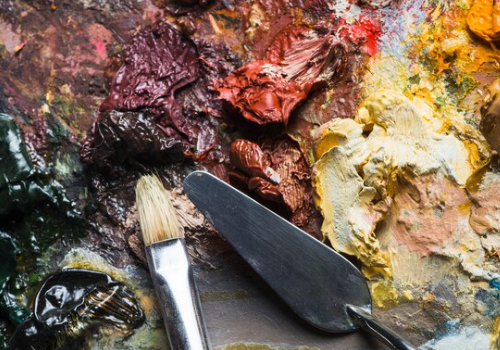 <span>Explorando</span> diferentes formas de arte: pintura, escultura, fotografia, etc.